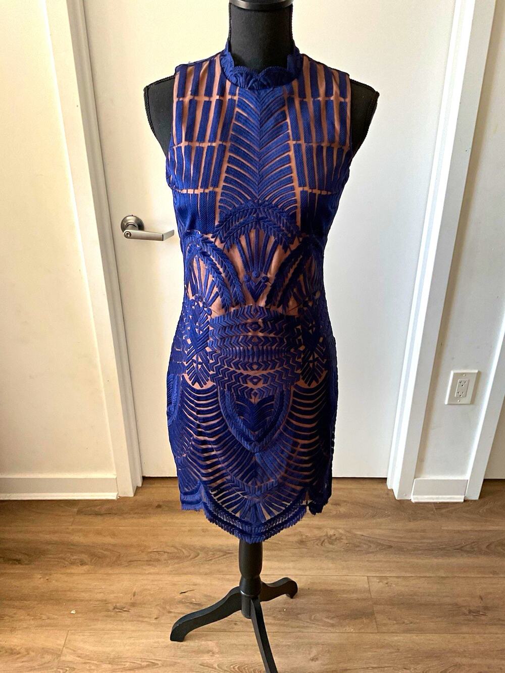Bardot Blue Lace Embroidered Mock Neck Sleeveless Bodycon Mini Dress Size 4